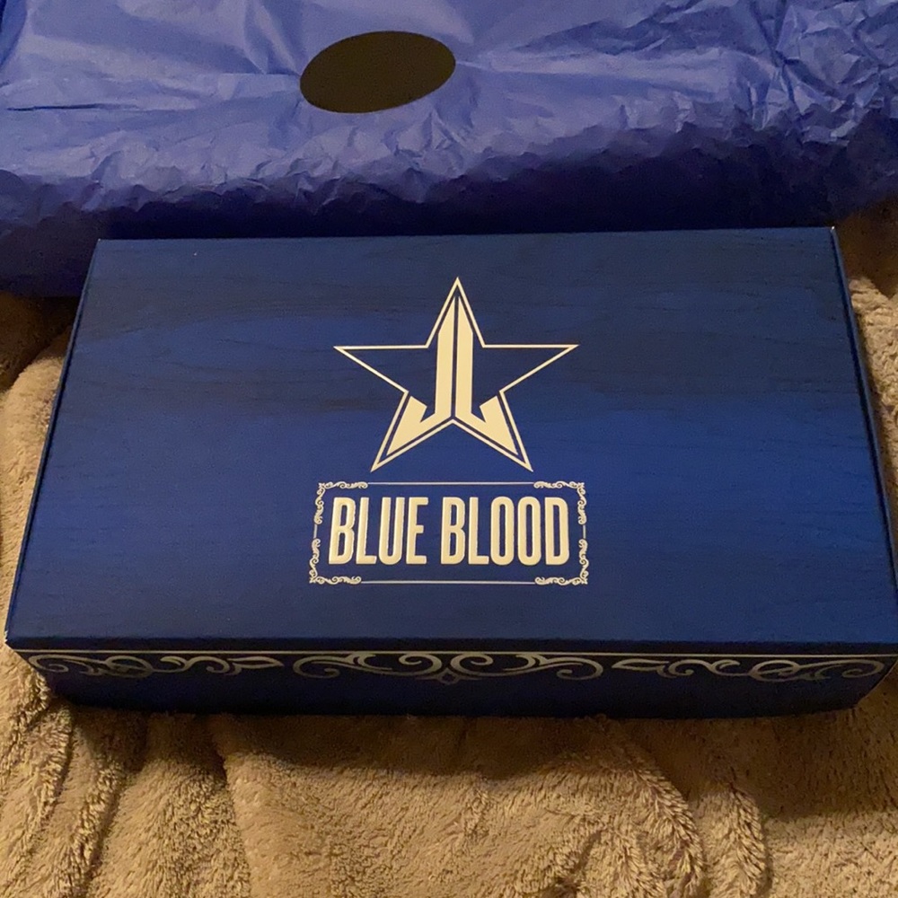 Jeffree Star Blue Blood palette